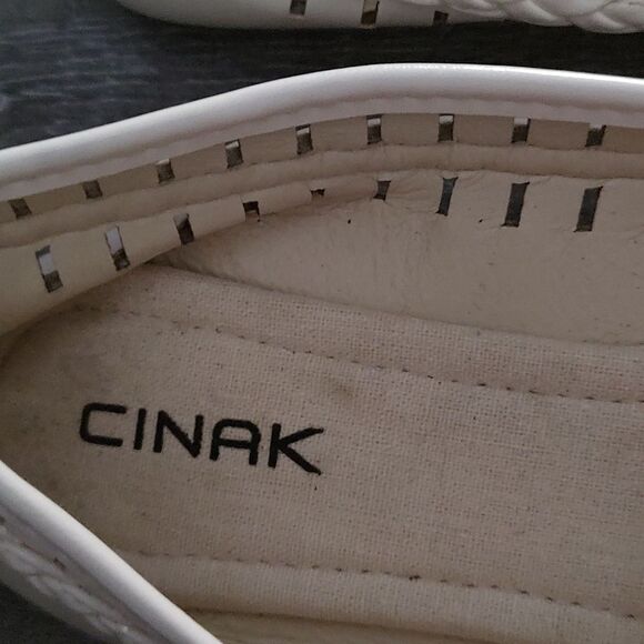 Cinak light cream color flats Sz  9 NWOT - Picture 6 of 7